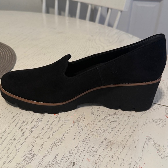 Vionic Willa Black Suede Wedge Women's Loafers. Size 10 - Picture 2 of 4